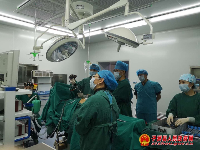 子洲县中医院完成首例微创腹腔镜手术